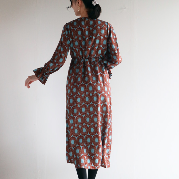 大人気ワンピの新柄登場【レトロモダン】ロング丈ジョーゼットワンピース♥ 4枚目の画像