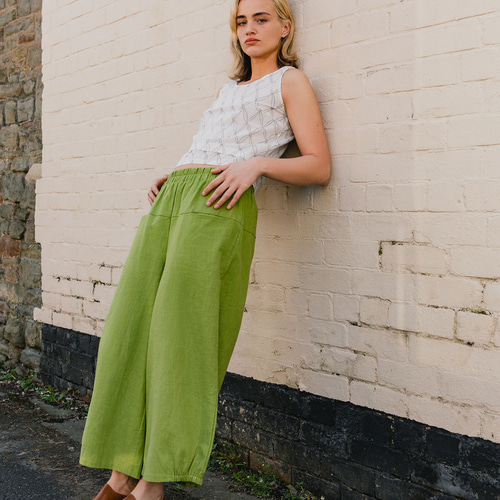 オリーブ色 テーパードスラックス かぐれ オリーブグリーン テーパード