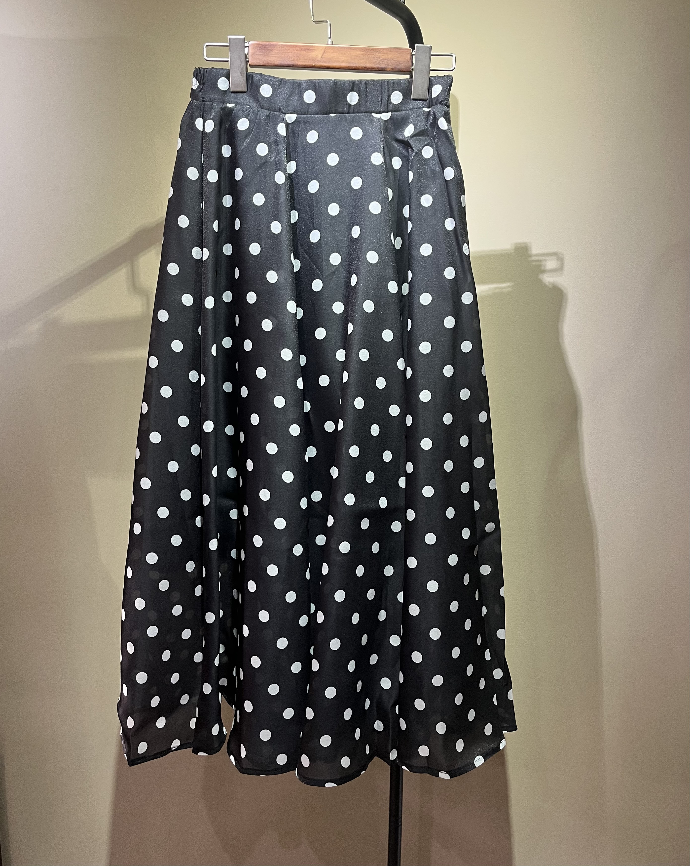 今なら即発送楽ちん着痩せウエストゴム ドット柄ロングスカート モノトーン ゆったり 体型カバープラスサイズ秋冬秋