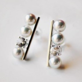 ルミナ PT900 プラチナ イヤリング 5-5.5mm アコヤ天然麻真珠 スタッドイヤリング ホワイトサファイア付き バランス