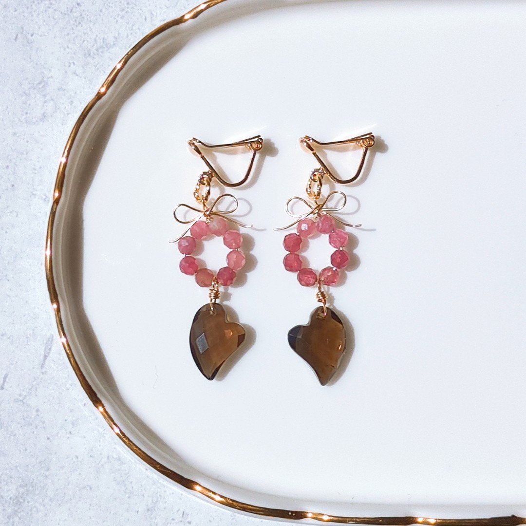 天然石スモーキークォーツ ハートカット×ピンクトルマリンのサークル＆ワイヤーリボンデザイン イヤリングorピアス