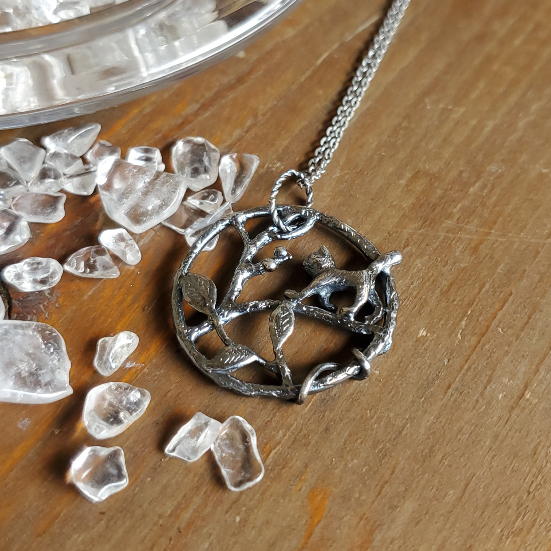 お散歩猫のペンダント 9,196円