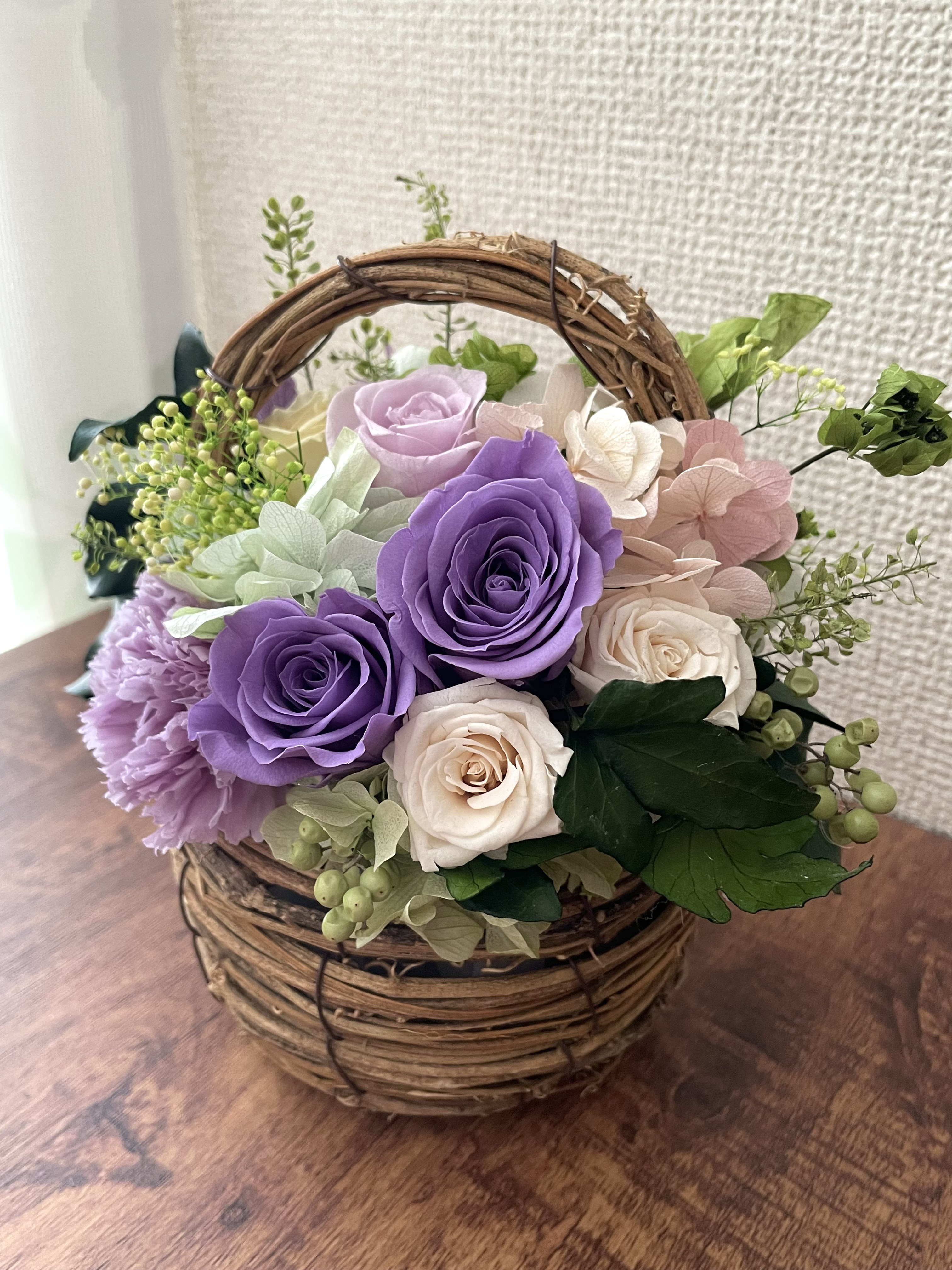 ＊*..ラベンダーカラーのお花を添えて..＊°..大人可愛いフラワーバスケット プリザーブドフラワー