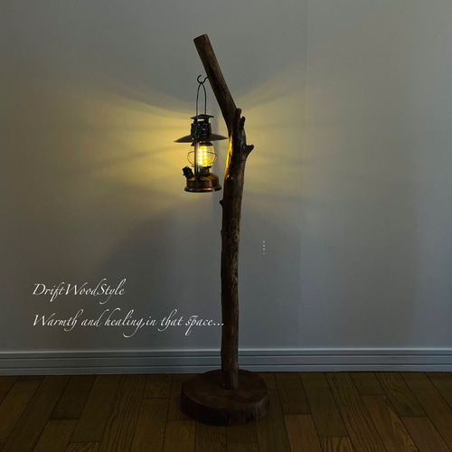 無骨で古木のような流木スタンド ランタンやエアプラントを飾れる置物