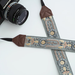 【アーチフラワー】ノーブルミント　カメラストラップ　インド刺繍　帆布 2枚目の画像