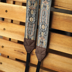 【アーチフラワー】ノーブルミント　カメラストラップ　インド刺繍　帆布 4枚目の画像