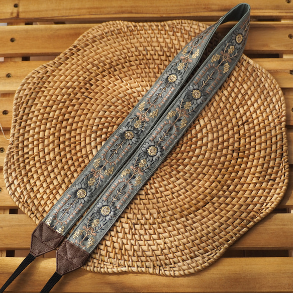 【アーチフラワー】ノーブルミント　カメラストラップ　インド刺繍　帆布 5枚目の画像