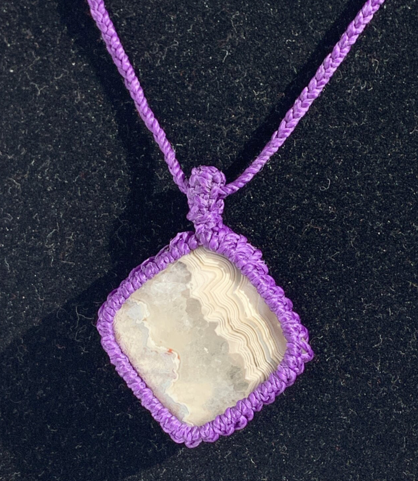 ケーキのようなエスティックアゲートの編み編みペンダント♪②