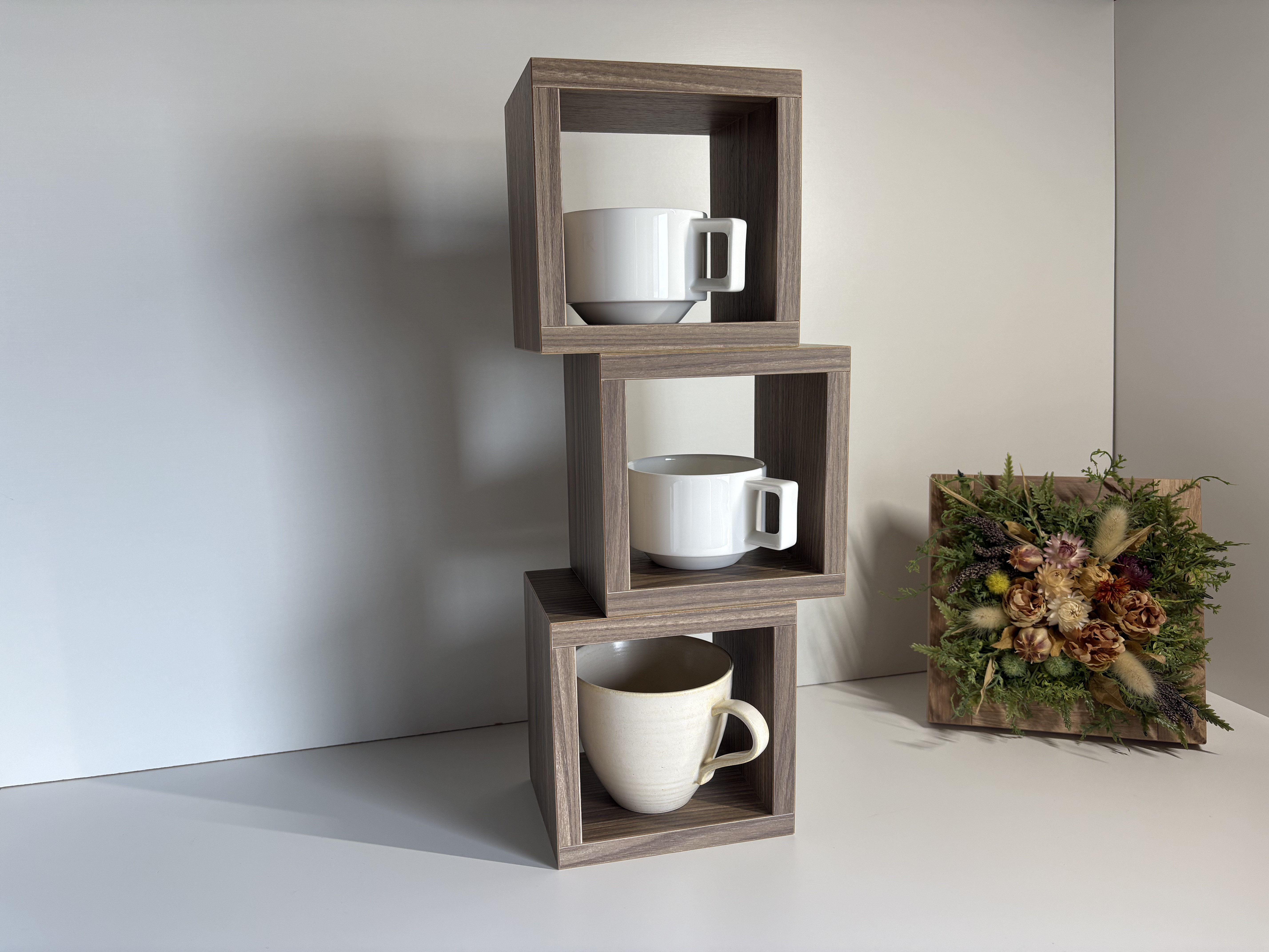 3段マグカップ収納ラック 飾り棚 (スリムタイプ )① 棚・シェルフ