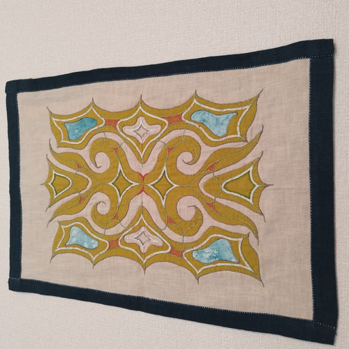 アイヌ刺繍（カパㇻミㇷ゚）タペストリー mintar（ミンタㇻ・庭