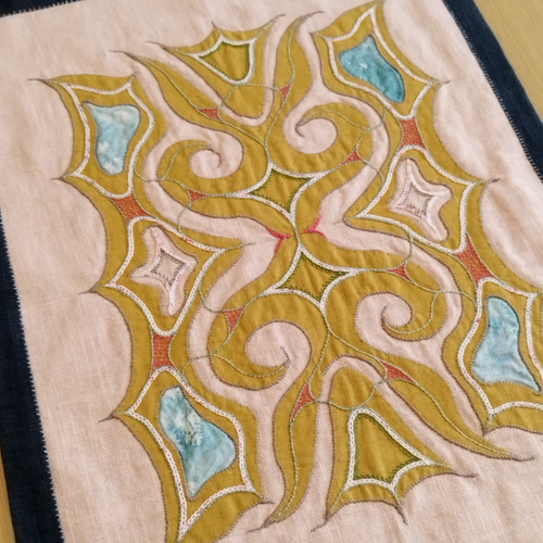 アイヌ刺繍（カパㇻミㇷ゚）タペストリー mintar（ミンタㇻ・庭