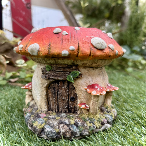 キノコのモルタルハウス】モルタル造形のかわいい植木鉢/ミニチュア