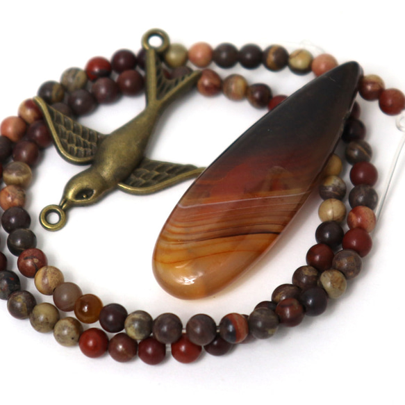 瑪瑙 レインボーストーン チャーム フォークロア系 天然素材＋ 詰め合わせ　天然石 アクセサリー材料 ジェムストーン 1枚目の画像