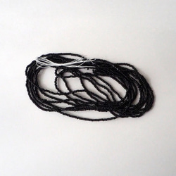 チェコ製 シードビーズ(16/0) ブラック #PE03-BK / リュネビル刺繍 ビーズ刺繍 糸通し 2枚目の画像