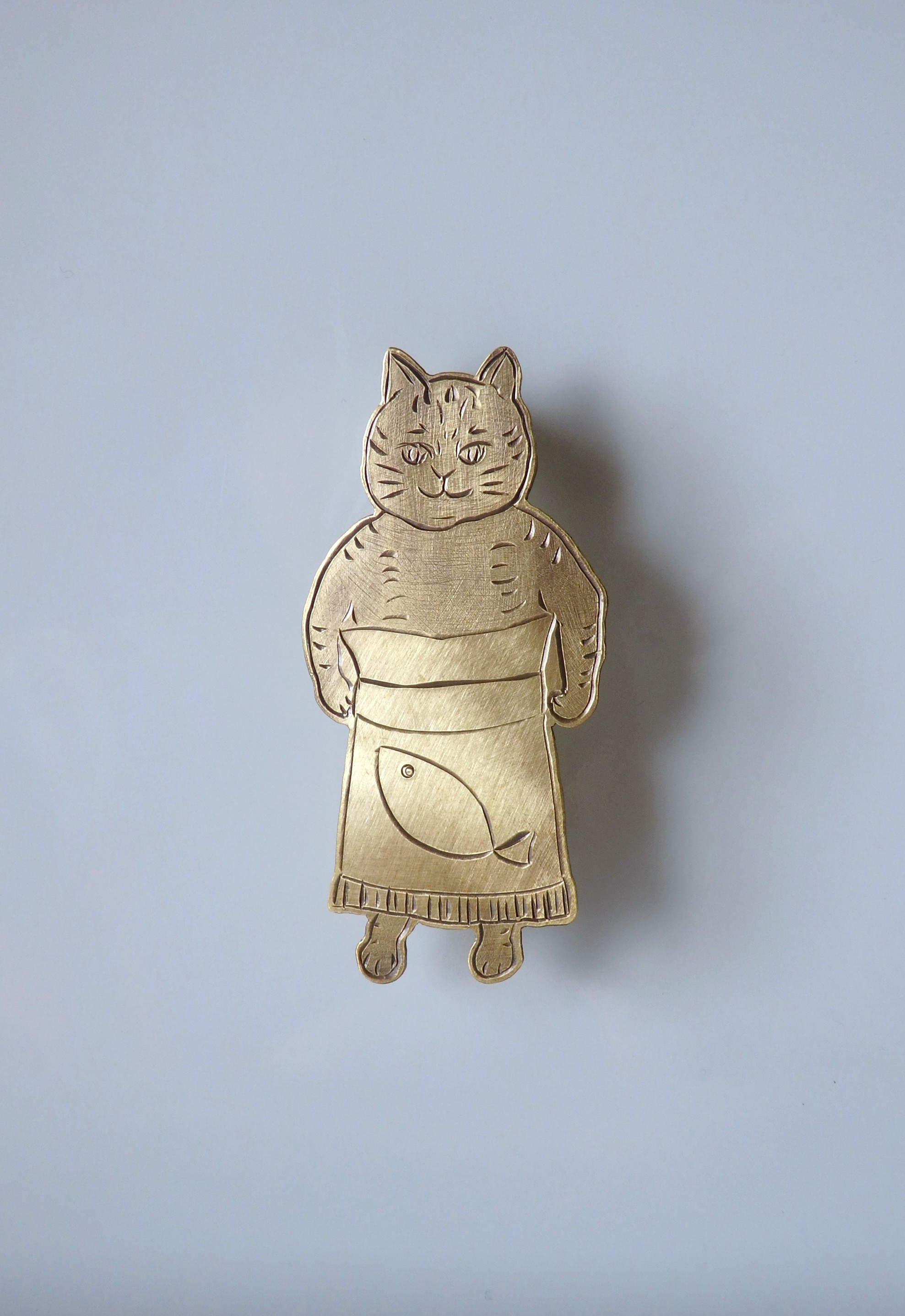【受注制作】まわしを締めた猫ブローチ　化粧まわし猫力士
