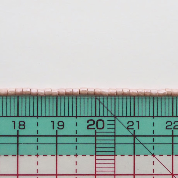 チェコ 3カットビーズ(9/0) テラヌードピンク #PEC01-T.NP /オートクチュール刺繍糸通しビーズ 4枚目の画像