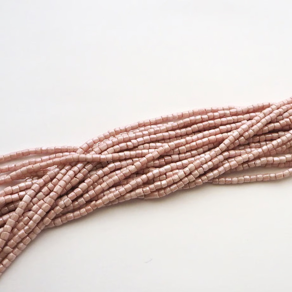 チェコ 3カットビーズ(9/0) テラヌードピンク #PEC01-T.NP /オートクチュール刺繍糸通しビーズ 2枚目の画像