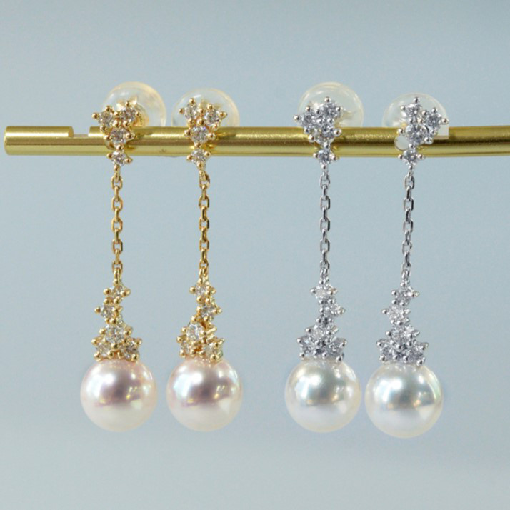 ルミナ7.5-8mmの日本製アコヤ真珠イヤリング。ダイヤモンドと18Kゴールドをあしらいました。エレガントで洗練されたデザイン、