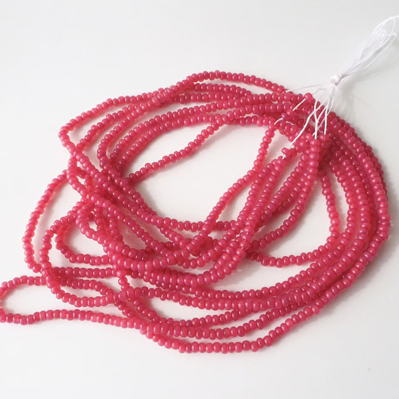 チェコ シードビーズ(11/0) ルパーブ #PE05-RH / オートクチュール刺繍 糸通し 2枚目の画像