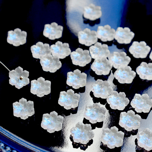 新作☆10mm雪 雪の結晶 雪のガラスビーズ スノーフレーク ブルー