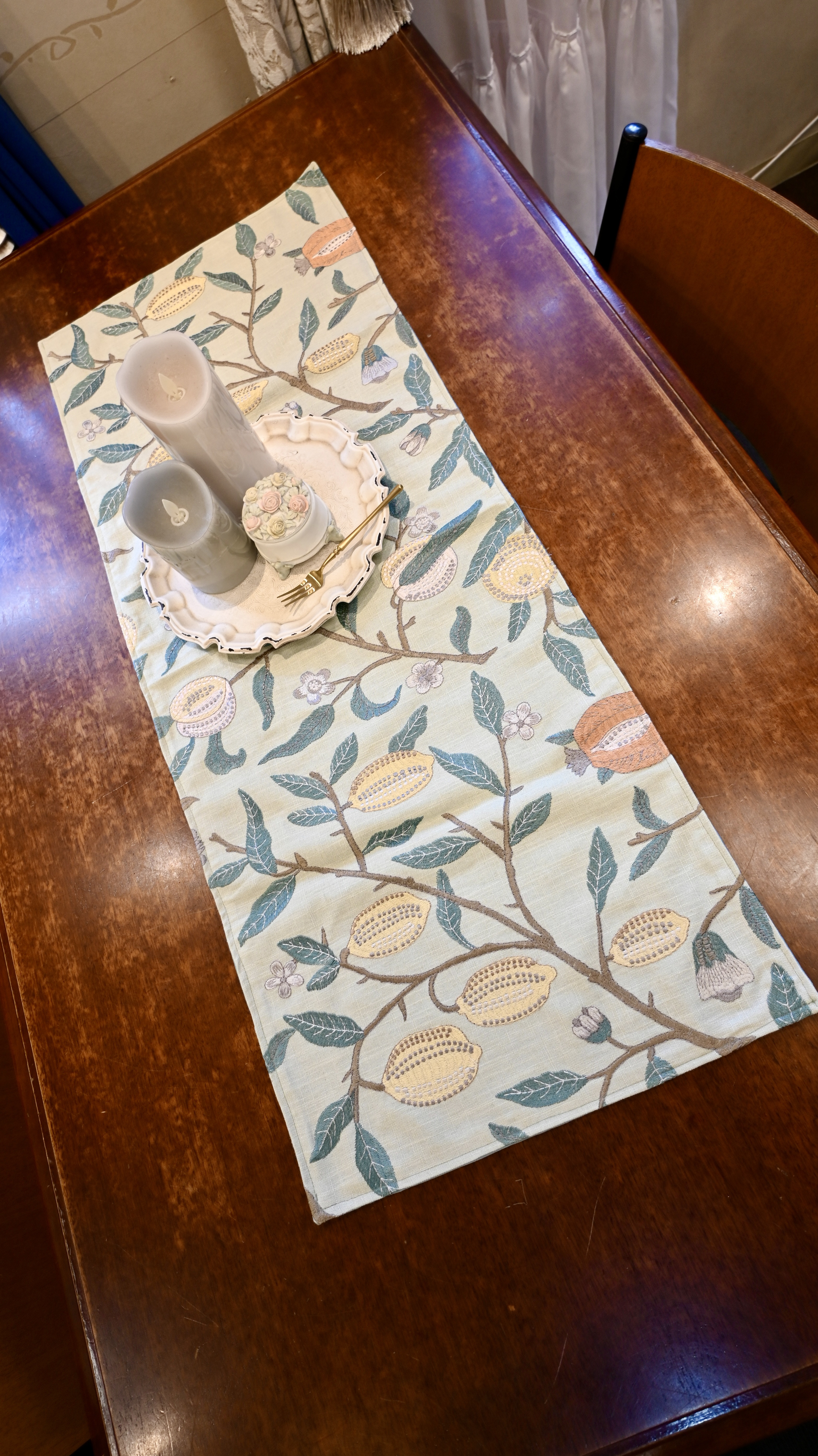 ウィリアムモリス　刺繍フルーツ/グリーン　テーブルランナー