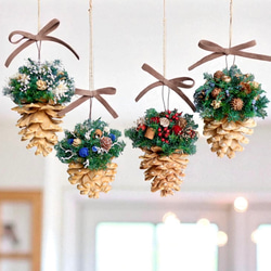 ステンドグラス製　水に浮かぶ　かわいいアヒルのサンキャッチャーパネル ステンドグラス 水に浮かぶアヒル サンキャッチャーパネル