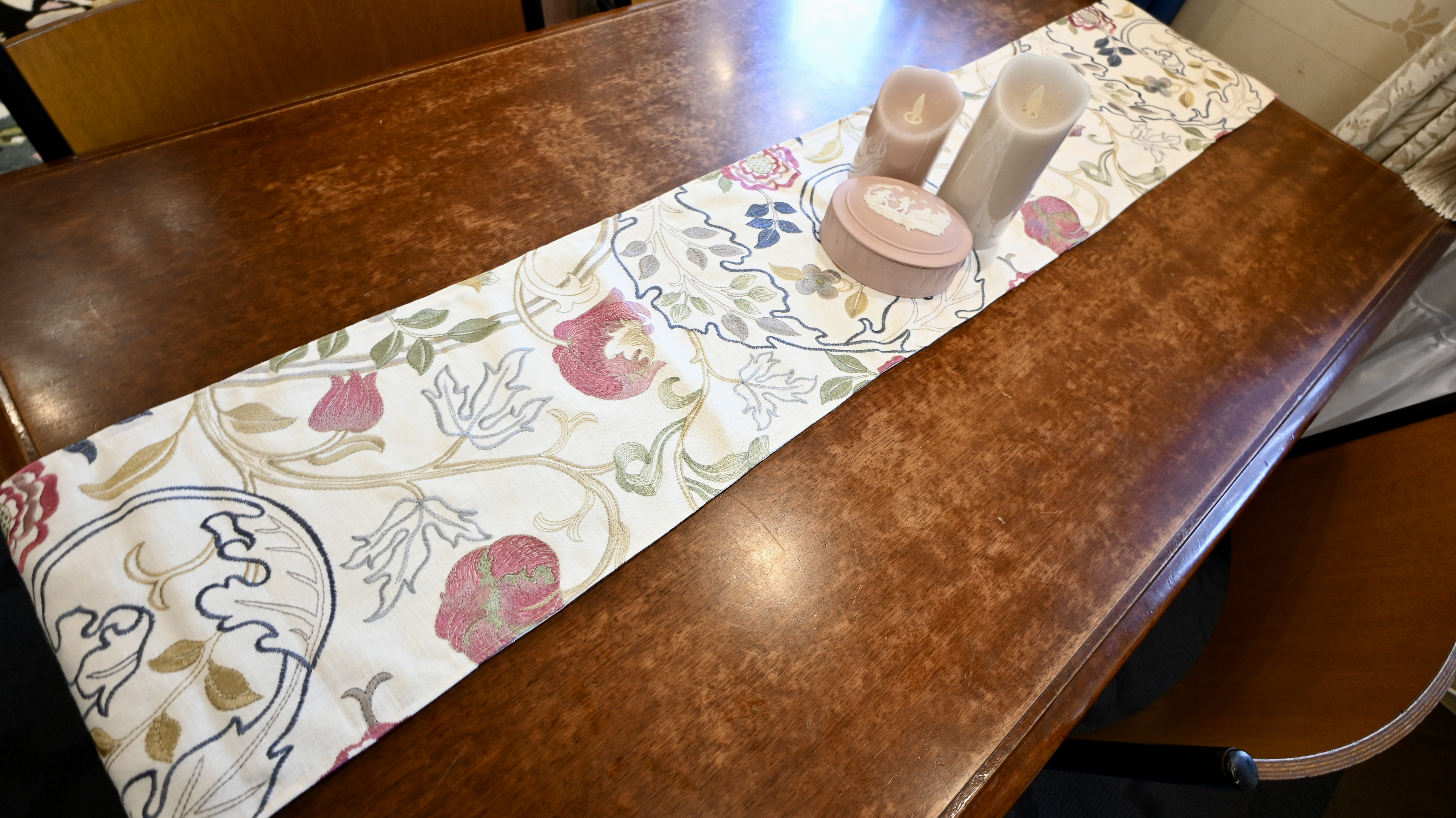 ウィリアムモリス　刺繍マリーイザベル　テーブルランナー