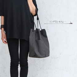 DUPEAURT/デュポー/巾着丸底2wayワンショルダーバッグ/本ヌメ革パーツ/パラフィン防水帆布/ダークグレー 4枚目の画像