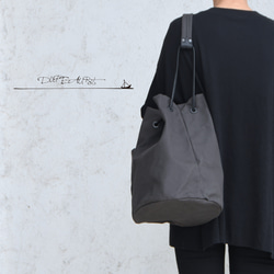 DUPEAURT/デュポー/巾着丸底2wayワンショルダーバッグ/本ヌメ革パーツ/パラフィン防水帆布/ダークグレー 3枚目の画像
