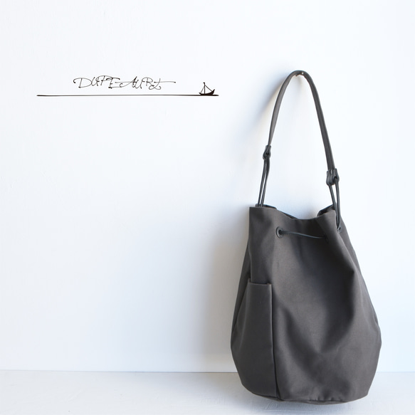 DUPEAURT/デュポー/巾着丸底2wayワンショルダーバッグ/本ヌメ革パーツ/パラフィン防水帆布/ダークグレー 7枚目の画像