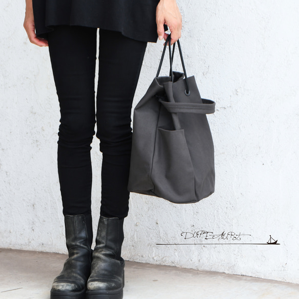 DUPEAURT/デュポー/巾着丸底2wayワンショルダーバッグ/本ヌメ革パーツ/パラフィン防水帆布/ダークグレー 5枚目の画像