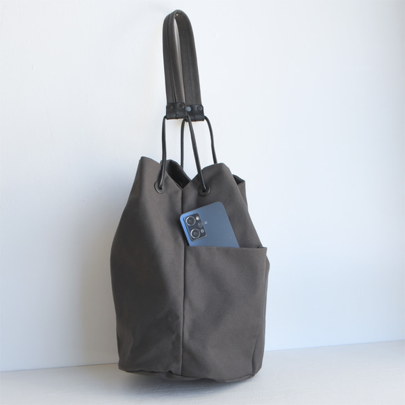 DUPEAURT/デュポー/巾着丸底2wayワンショルダーバッグ/本ヌメ革パーツ/パラフィン防水帆布/ダークグレー 9枚目の画像