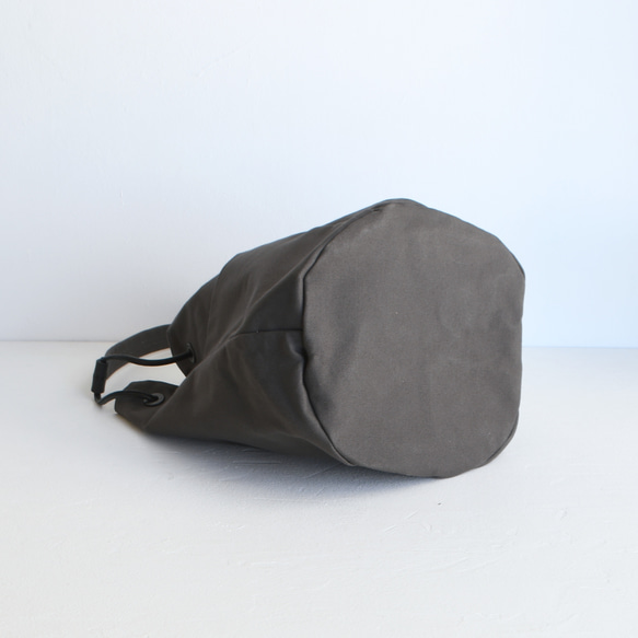 DUPEAURT/デュポー/巾着丸底2wayワンショルダーバッグ/本ヌメ革パーツ/パラフィン防水帆布/ダークグレー 12枚目の画像