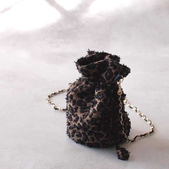 リュスクな尾州レオパードツイードのドローストリングバッグ 8枚目の画像