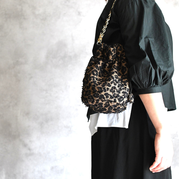 リュスクな尾州レオパードツイードのドローストリングバッグ 3枚目の画像