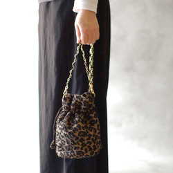 リュスクな尾州レオパードツイードのドローストリングバッグ 7枚目の画像