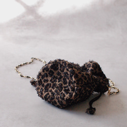 リュスクな尾州レオパードツイードのドローストリングバッグ 9枚目の画像