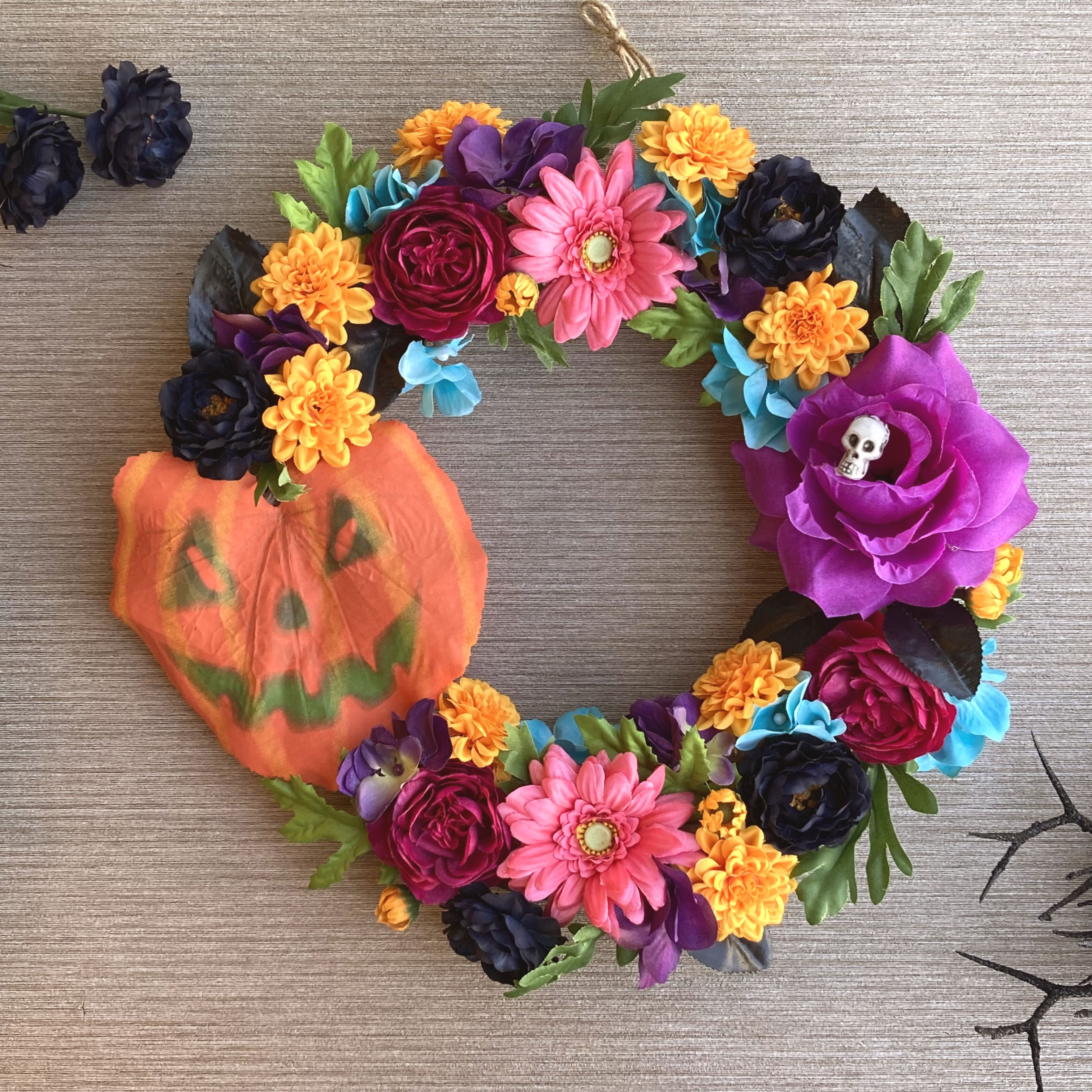 一点物【ハロウィン・死者の日】お花たっぷりのオータムリース　リメンバーミー／ハロウィンリース