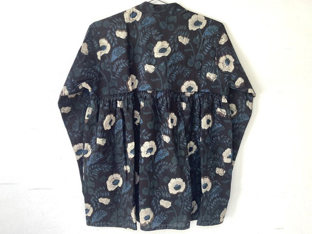 F ブロックプリント ピンタックブラウス★ラバリ　インディゴ染