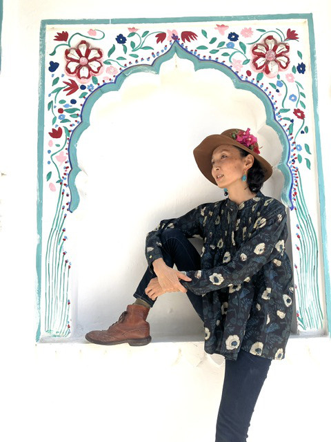 F ブロックプリント ピンタックブラウス★ラバリ　インディゴ染