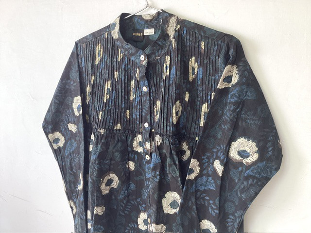 F ブロックプリント ピンタックブラウス★ラバリ　インディゴ染