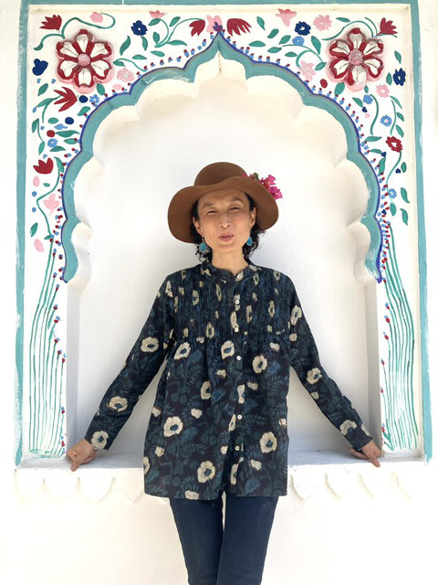 F ブロックプリント ピンタックブラウス★ラバリ　インディゴ染