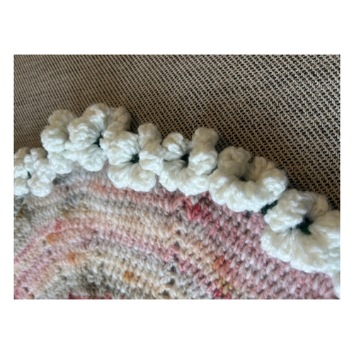 カラフルラッピングのホワイトブーケブランケット】編み物 ニット