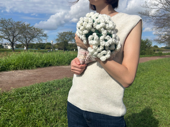 カラフルラッピングのホワイトブーケブランケット】編み物 ニット