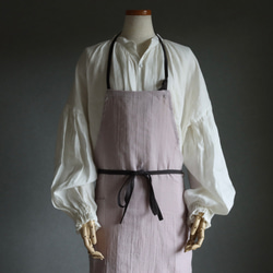 【ダブルガーゼエプロン】ふっくら厚さ2倍のとろみコットンダブルガーゼ×コットンリネンのエプロン／ドーンピンク 6枚目の画像