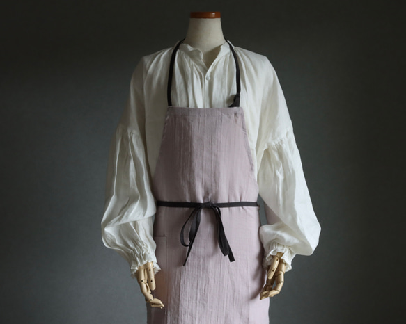 【ダブルガーゼエプロン】ふっくら厚さ2倍のとろみコットンダブルガーゼ×コットンリネンのエプロン／ドーンピンク 6枚目の画像