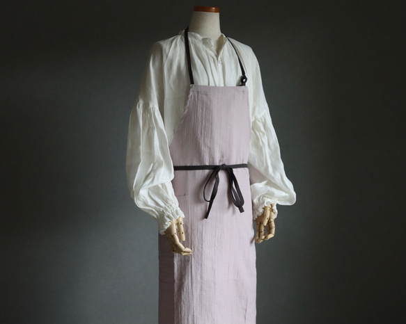 【ダブルガーゼエプロン】ふっくら厚さ2倍のとろみコットンダブルガーゼ×コットンリネンのエプロン／ドーンピンク 5枚目の画像