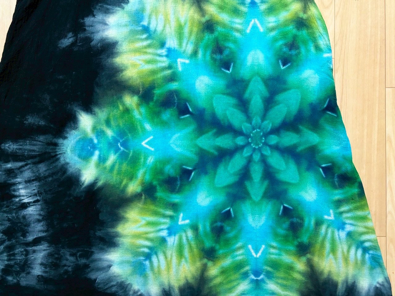 タイダイ ノースリーブワンピース 黒 ブラックビューティ 美しい幻想的なスノーフレイク HD24-83