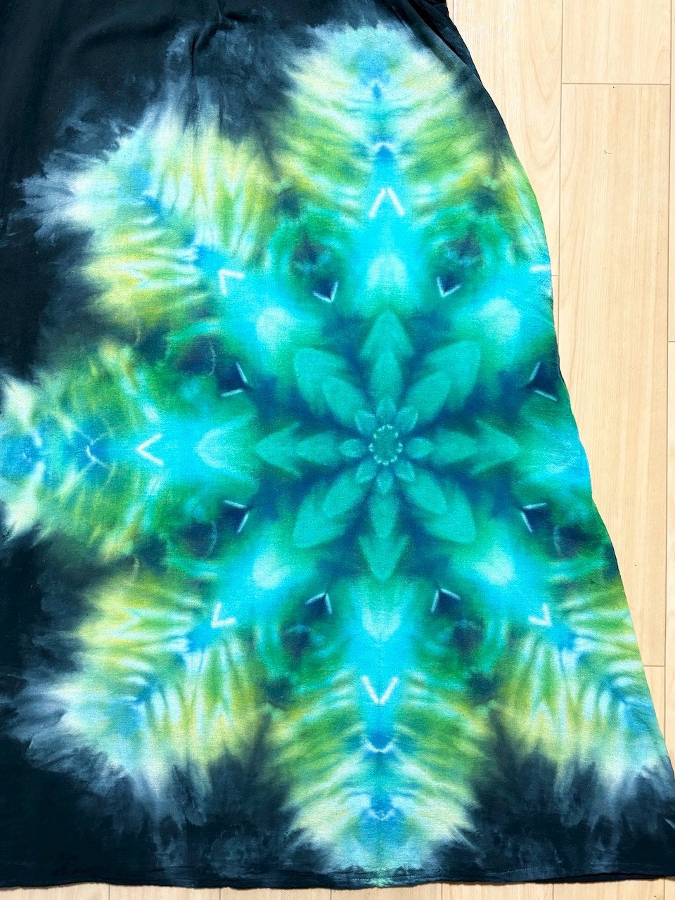 タイダイ ノースリーブワンピース 黒 ブラックビューティ 美しい幻想的なスノーフレイク HD24-83