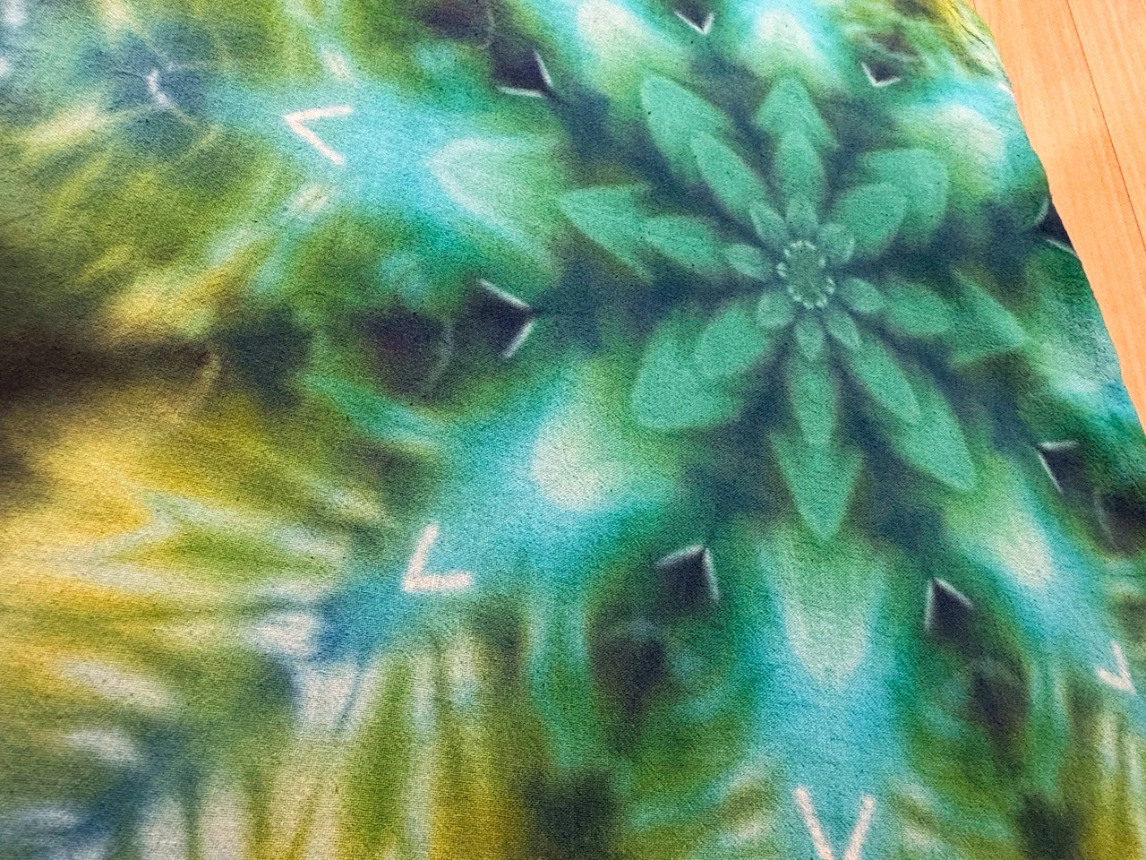 タイダイ ノースリーブワンピース 黒 ブラックビューティ 美しい幻想的なスノーフレイク HD24-83